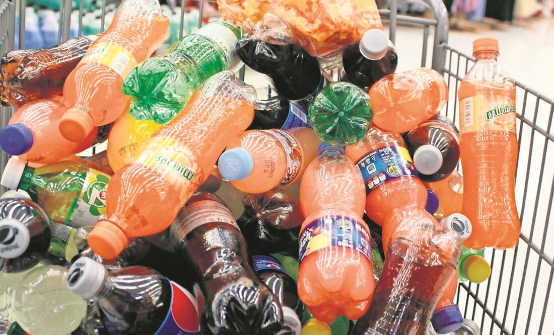 El consumo mensual de refresco de un mexicano es de 12 litros. El dato per cápita anual ha variado entre 151 y 161 litros en los últimos años. Foto: Archivo. EL UNIVERSAL