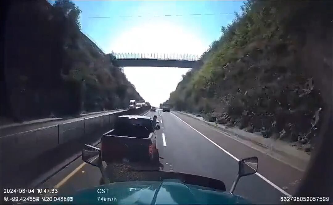 Ataque armado a transportista en autopista Arco norte. Foto: Captura de pantalla