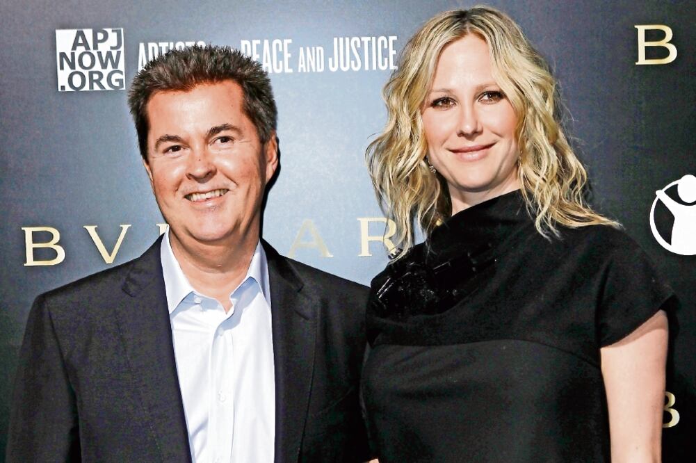 Simon Fuller con Natalie Swanston. Fuller ha creado varios grupos. (AP)