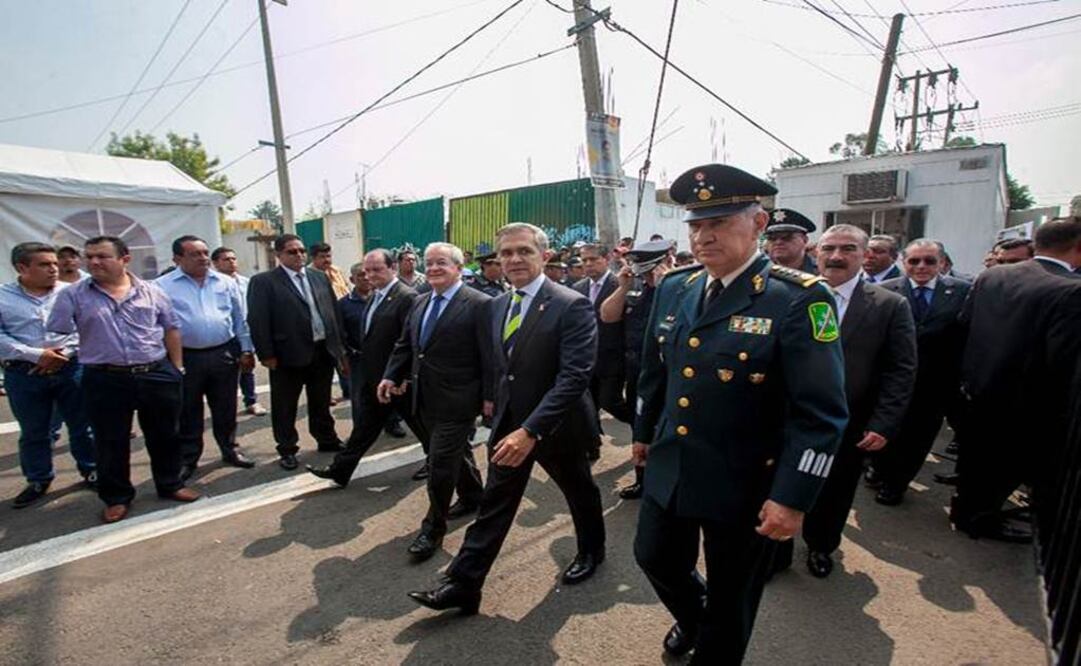 El jefe de Gobierno, Miguel Ángel Mancera, y el comisionado de nacional de seguridad, Monte Alejandro Rubido García, pusieron en marcha el Operativo Conjunto de Seguridad que abarcará Tláhuac y Chalco. Foto: Yadín Xolalpa / EL UNIVERSAL