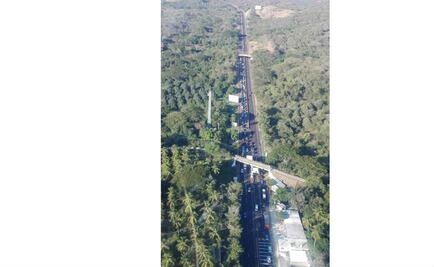 Bloquean caseta de cobro de la Autopista del Sol