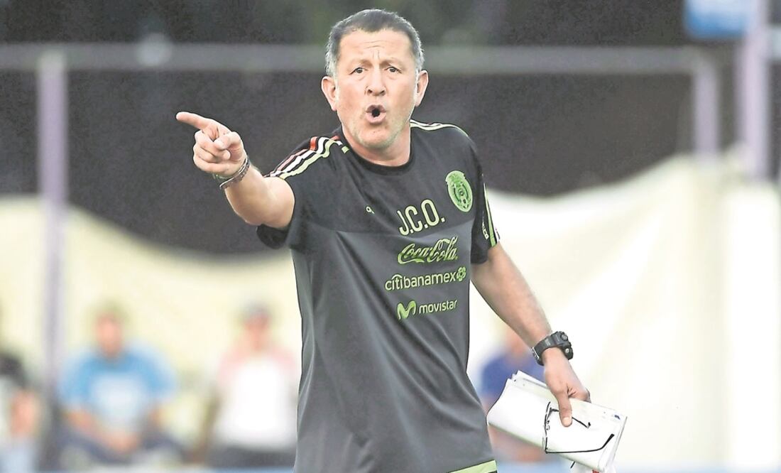 El timonel tricolor es palomeado por Pardo por su método. (IMAGO7)