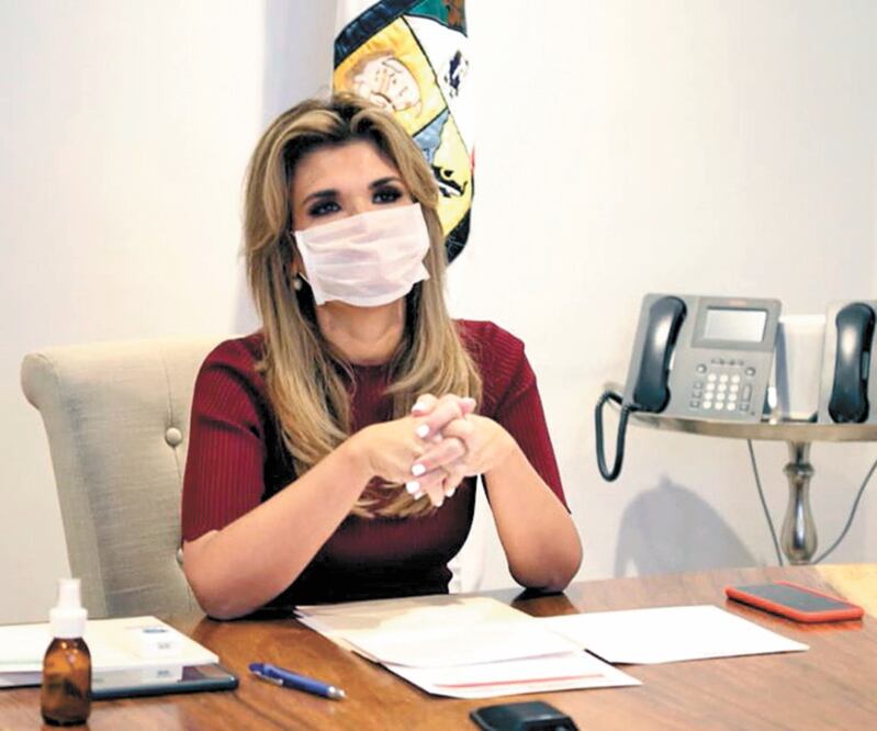 La gobernadora Claudia Pavlovich expuso que pedirá al Congreso local que emita un exhorto a la CFE, solicitando que baje sus cuotas. Foto: Especial