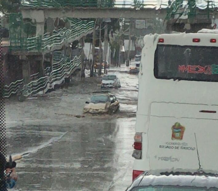 Lluvia anega la México-Pachuca; Mexibús cierra estaciones 