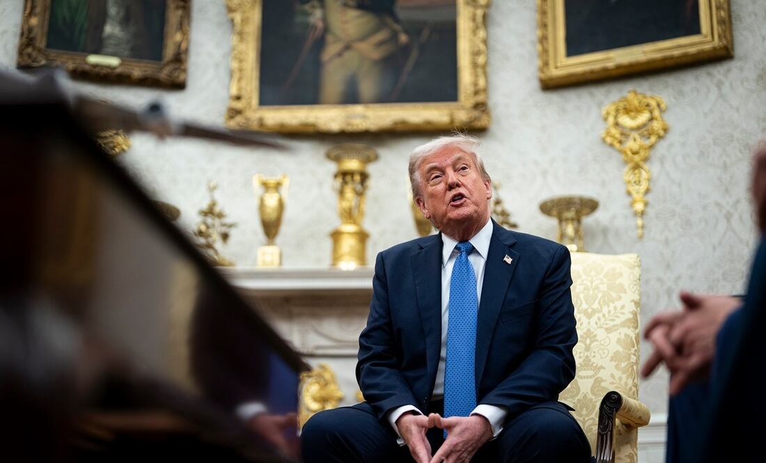 El presidente estadounidense, Donald Trump, habla con los medios, en la Casa Blanca. FOTO: EFE