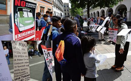 Colectivo coloca tendedero de denuncias contra tarifazo 