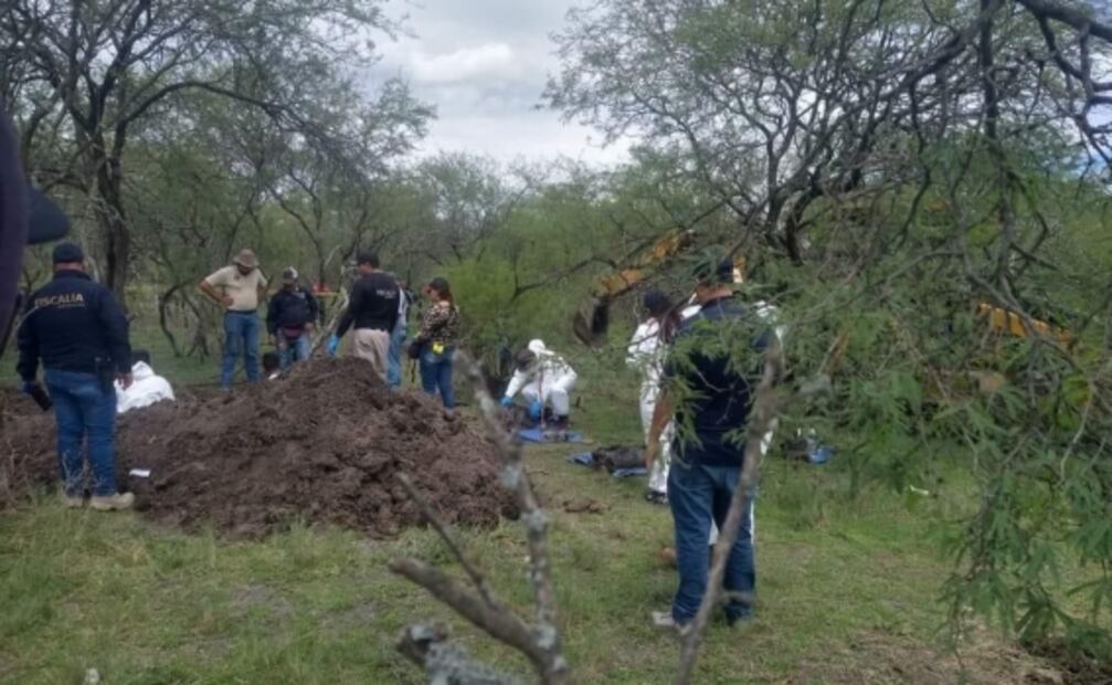 Suman 17 cuerpos hallados en fosa clandestina del “corredor de la muerte” en Michoacán