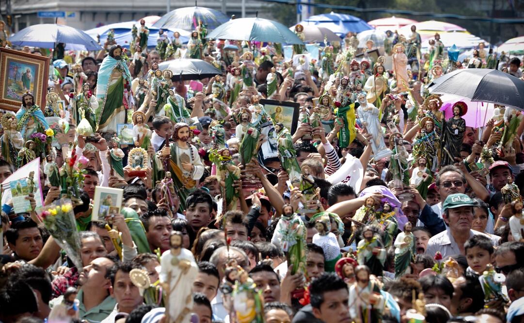 Cada 28 de octubre miles de feligreses llenan la iglesia de San Hipolito para venerar a San Judas Tadeo - Foto: Tanya Guerrero/EL UNIVERSAL