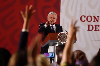 AMLO reprocha vandalismo en marcha de mujeres, pero pide tolerancia y no represión