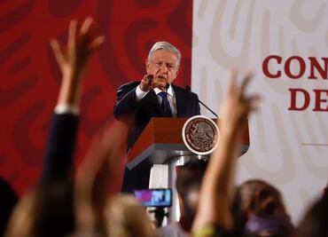 AMLO reprocha vandalismo en marcha de mujeres, pero pide tolerancia y no represión