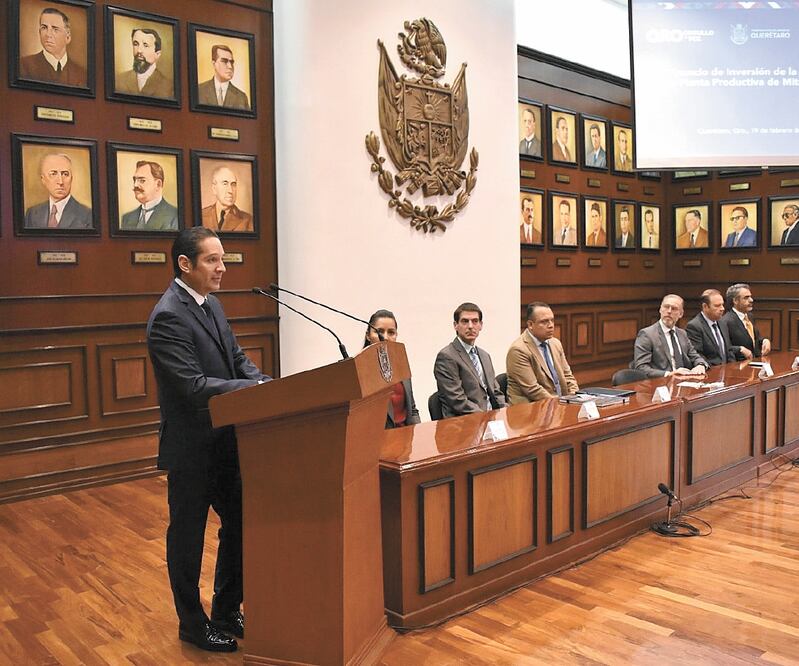 Para el TAV hay dos proyectos que deben actualizarse para determinar la ruta de trabajo, afirma el gobernador Francisco Domínguez Servién. Foto: Especial