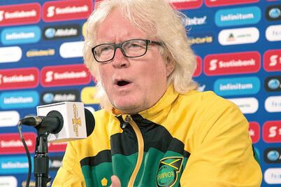 El técnico de Jamaica da presión