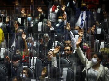 Diputados piden licencia y "chapulinean" en primera sesión de la 65 legislatura