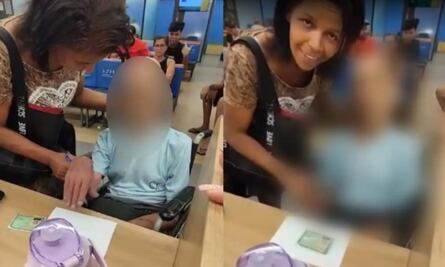 Detienen a mujer en Brasil por llevar un cadáver en silla de ruedas e intentar retirar 54 mil pesos