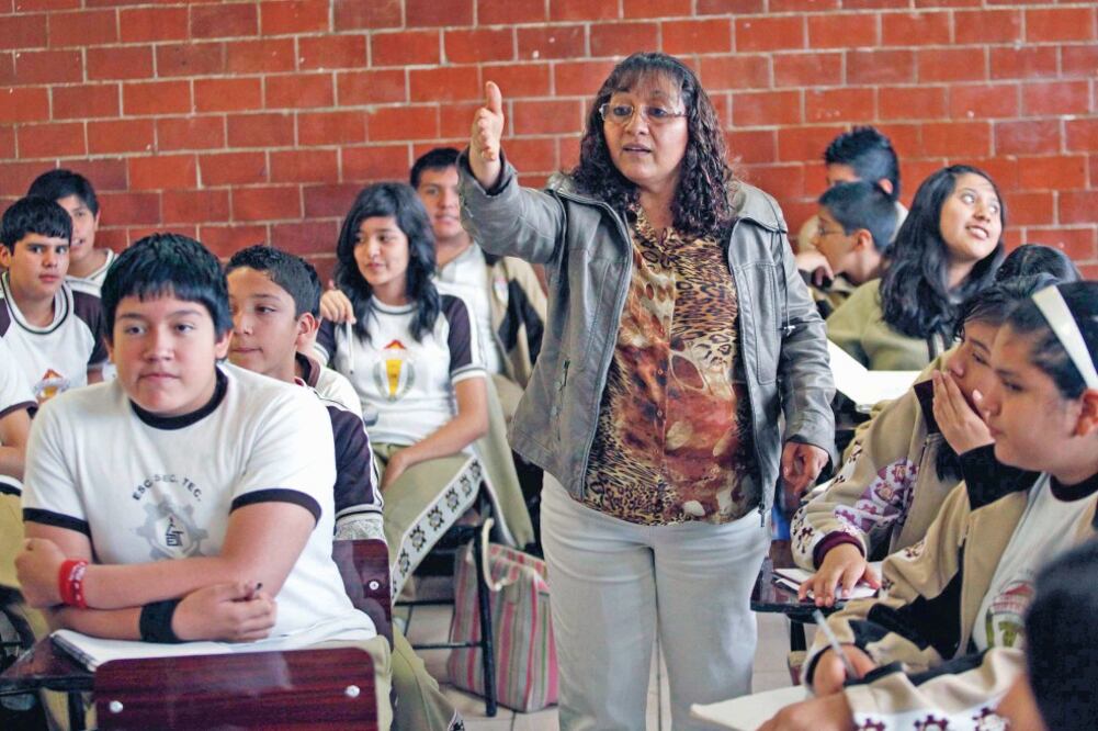 Capacitación. El Informe señala que se capacitóa miles de docentes sobre el nuevo planteamiento curricular, el proyecto de enseñanza y el de mejora escolar. Foto: ARCHIVO EL UNIVERSAL
