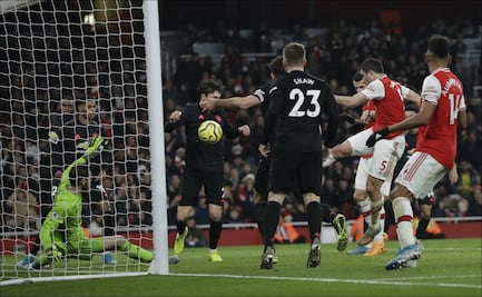 Arsenal frena la crisis ante el Manchester United