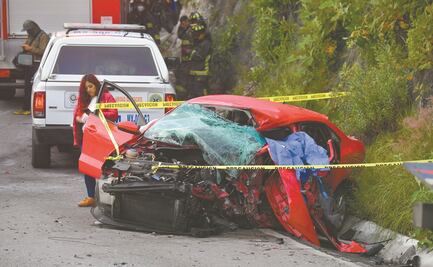 Se impacta auto en cerro en la libre a Cuernavaca
