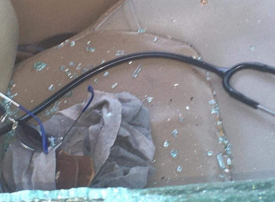 El cuerpo del enfermero quedó adentro de su automóvil. Foto: Especial