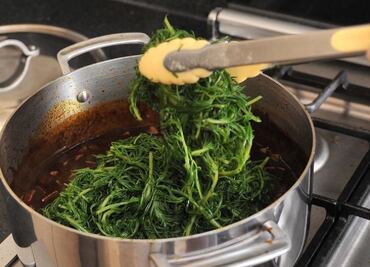 Beneficios de comer romeritos, el platillo navideño