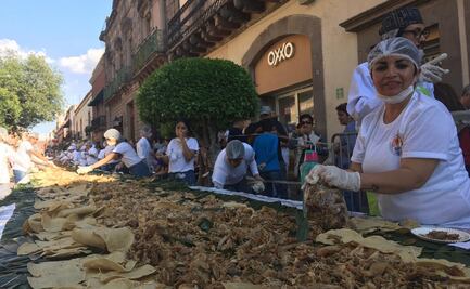 Querétaro obtiene récord por el taco de carnitas más grande del mundo
