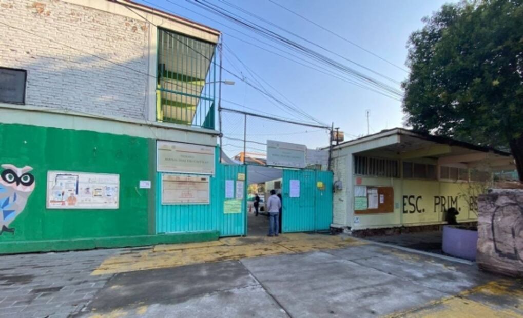 Vecinos de CDMX acuden a votar en la consulta de revocación de mandato