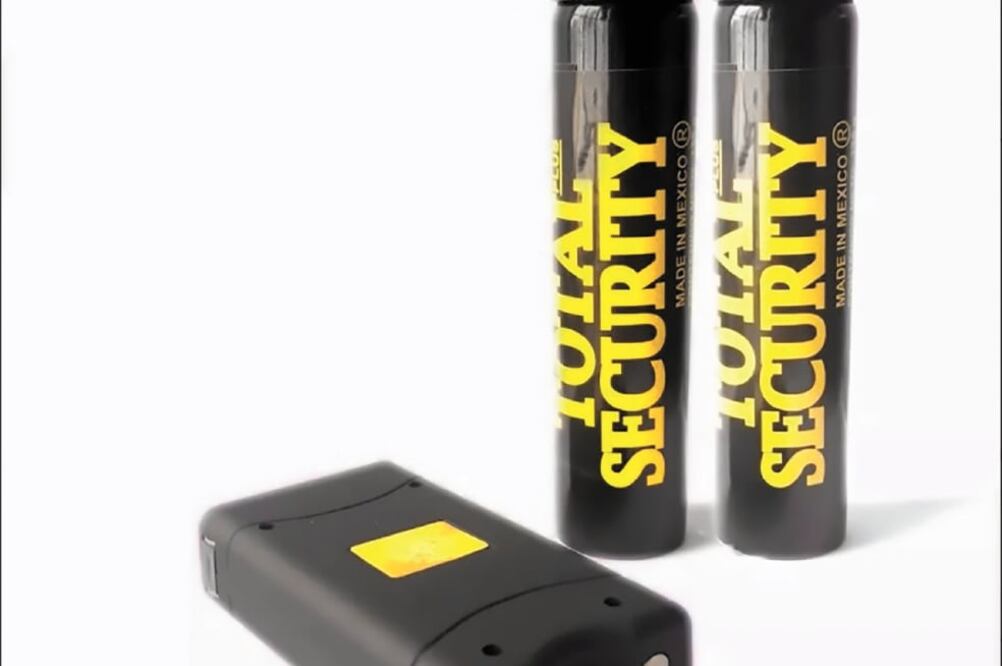 Oferta. En portales de internet venden kits de defensa personal, que incluyen gas pimienta y paralizador eléctrico, desde 379 pesos (ESPECIAL)