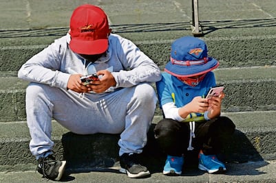 Crece postura para regular uso de redes para menores