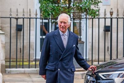 Rey Carlos III dice que seguirá sirviendo al país, "dentro de mis posibilidades"