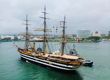 Llega a Puerto Vallarta el 'buque más bonito del mundo'