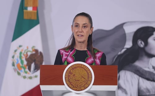 Sheinbaum ofrece apoyo a la UNAM tras posibles fallas en examen de admisión; pide garantizar certidumbre a estudiantes