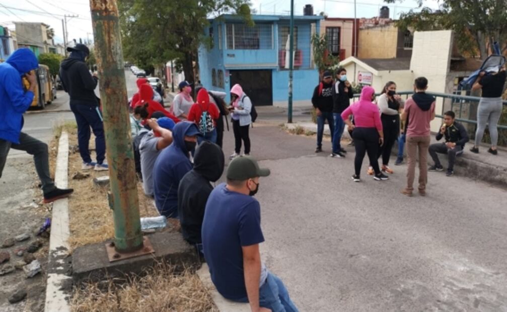 Tras enfrentamiento con policías, detienen a 10 normalistas en Morelia, Michoacán