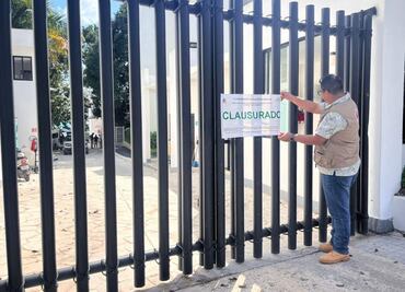 Clausuran hotel “Cristalino” en Quintana Roo tras caída de camioneta turística a Laguna Bacalar; le impondrán multa