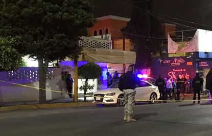 Asesinan a hombre dentro de su auto en Tultepec