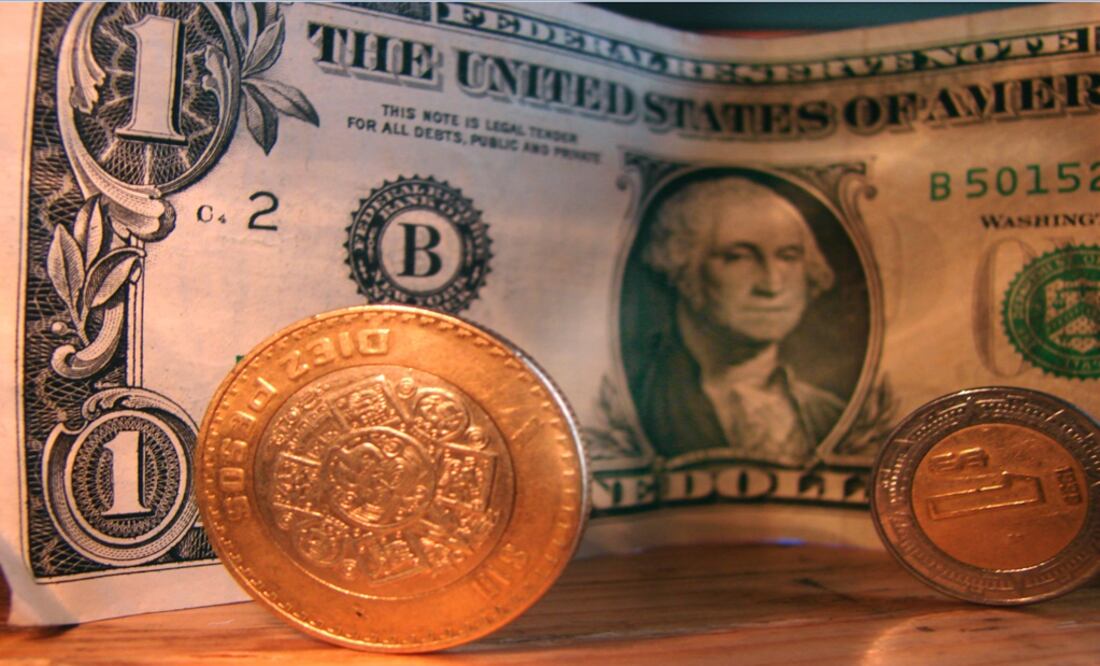 Dólar baja 23 centavos; cierra en $18.40