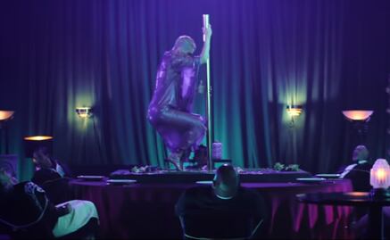 Katy Perry hace "pole dance" en "Bon Appétit"