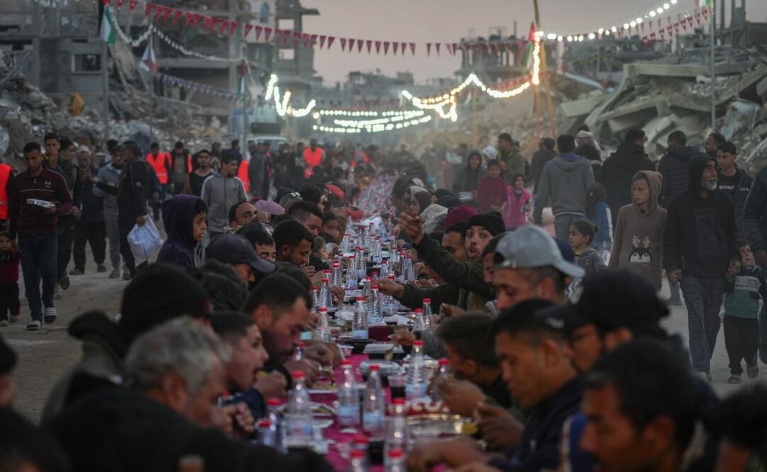 Palestinos celebran el primer día del Ramadán en el sur de la Franja de Gaza (02/03/2025). Foto: AP Archivo/EL UNIVERSAL