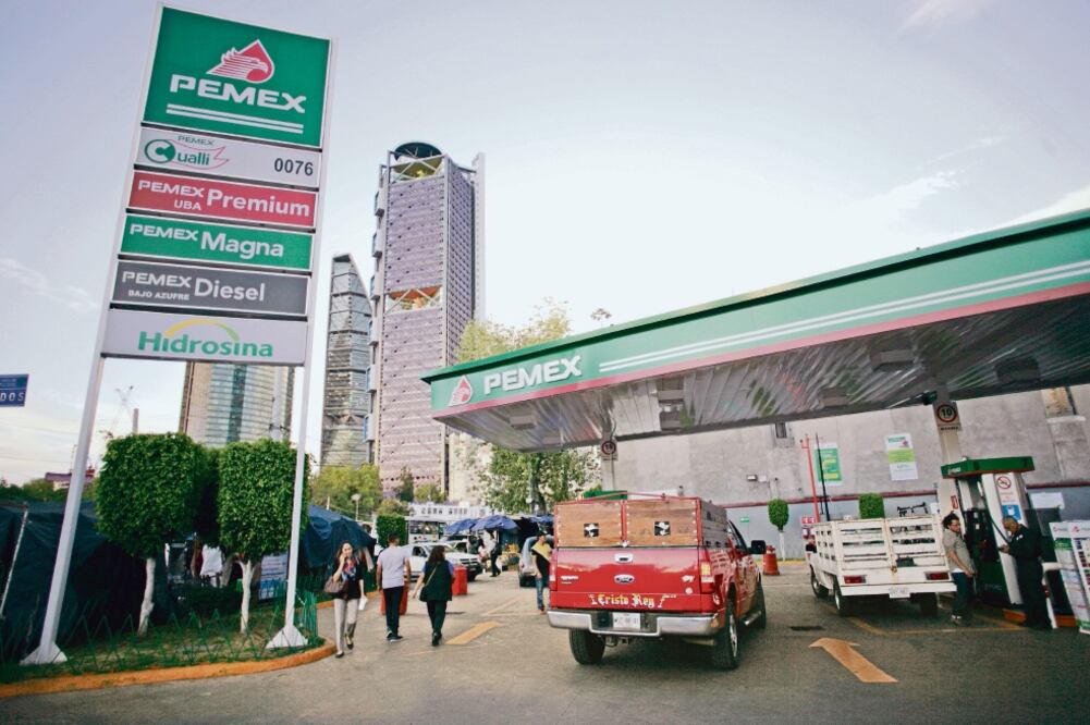Reducción del apoyo. Para la gasolina tipo Premium el estímulo será de 5.42% para la cuota del IEPS; para el caso de la Magna, de 25.88%. Foto/ARCHIVO EL UNIVERSAL
