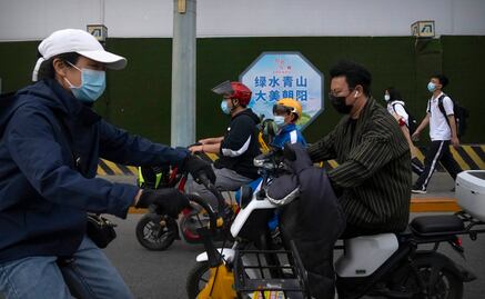 Shanghái relaja con precaución sus restricciones, pese a nuevos muertos por Covid-19