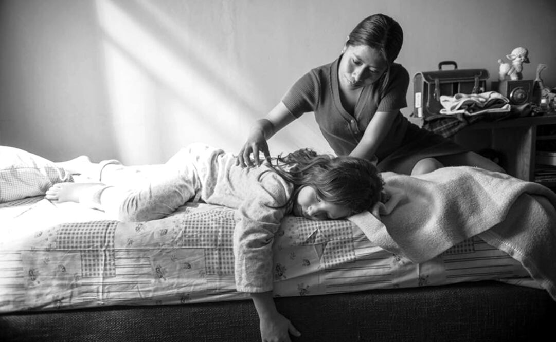 The 172-page book is based on the cinematography of Cuarón himself, who also participated in this edition - Photo: Taken from Roma's official Facebook page