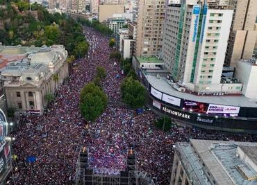 Gabriel Boric: las fotos de la celebración de su victoria en las calles de Chile