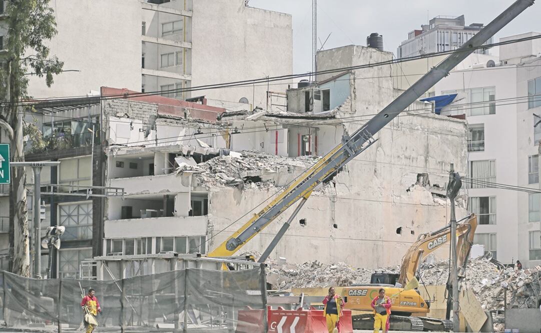 Alumnos de la UNAM y UAS realizan un estudio para definir factores de carga para mejorar el diseño sísmico de los edificios. Foto: Alejandro Acosta/EL UNIVERSAL