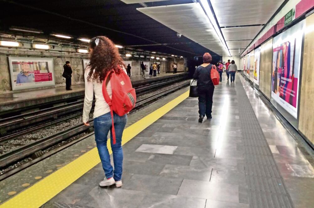 Los meses en que se presenta el mayor número de suicidios en el Metro son febrero, junio, julio, agosto, octubre y noviembre. Mientras que, quienes lo cometen son hombres y mujeres de entre 21 y 40 años (FERNANDO RAMÍREZ)
