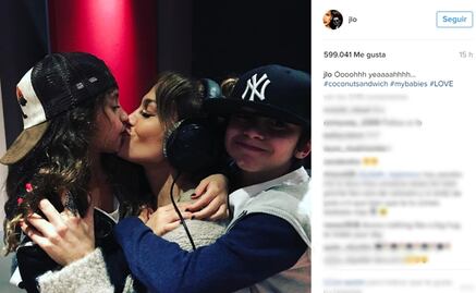 Jennifer Lopez comparte foto de beso a su hija