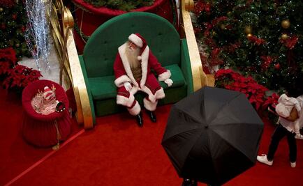 Hombre es detenido en Texas por manifestarse contra Santa Claus