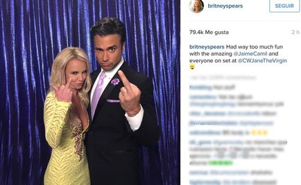 Jaime Camil y Spears hacen la "britney-señal"
