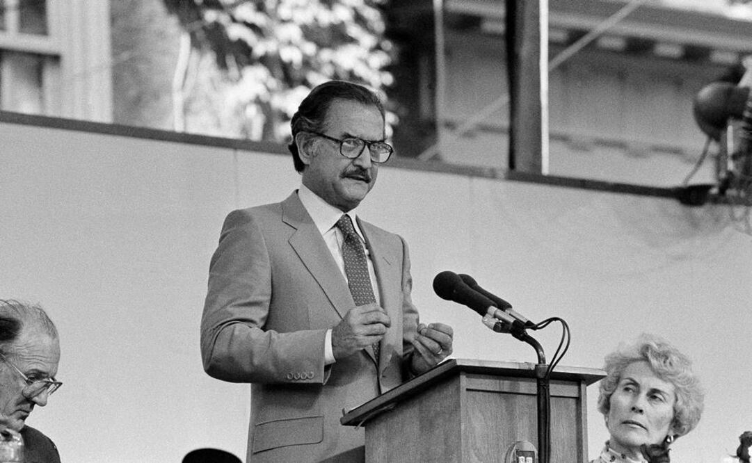De 1986-1987 Carlos Fuentes impartió en Cambridge la cátedra Simón Bolivar. FOTO: Archivo/AP.