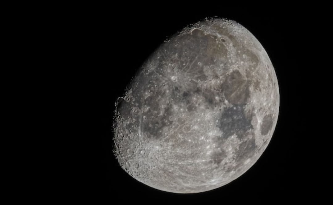 Científicos confirman que el núcleo de la Luna es sólido. Fuente: Freepik.