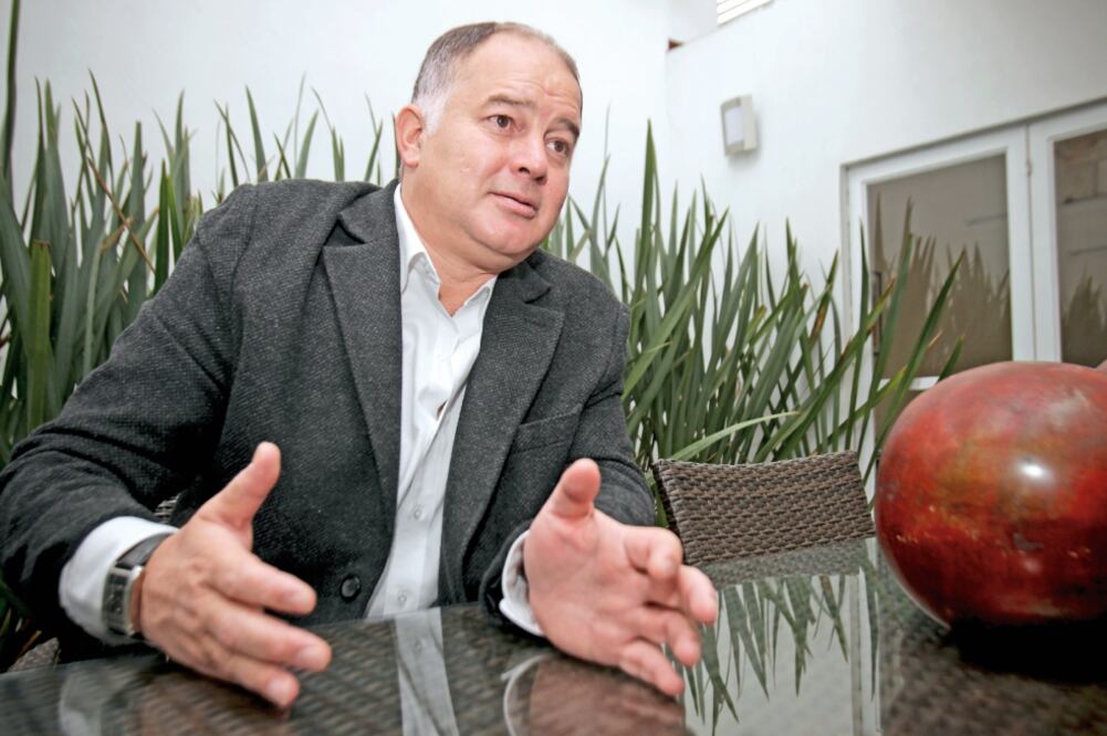 El columnista de este casa editorial, Héctor de Mauleón, denunció la invasión de un inmueble en la calle Benjamín Hill, en la colonia Condesa (ARCHIVO EL UNIVERSAL)