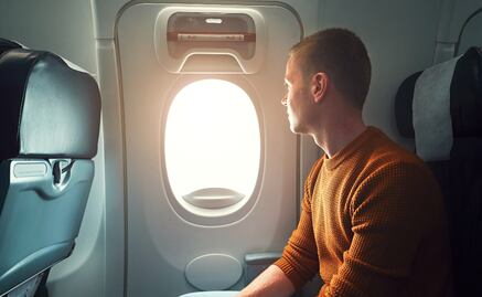 ¿Es posible abrir la puerta de emergencia en pleno vuelo?