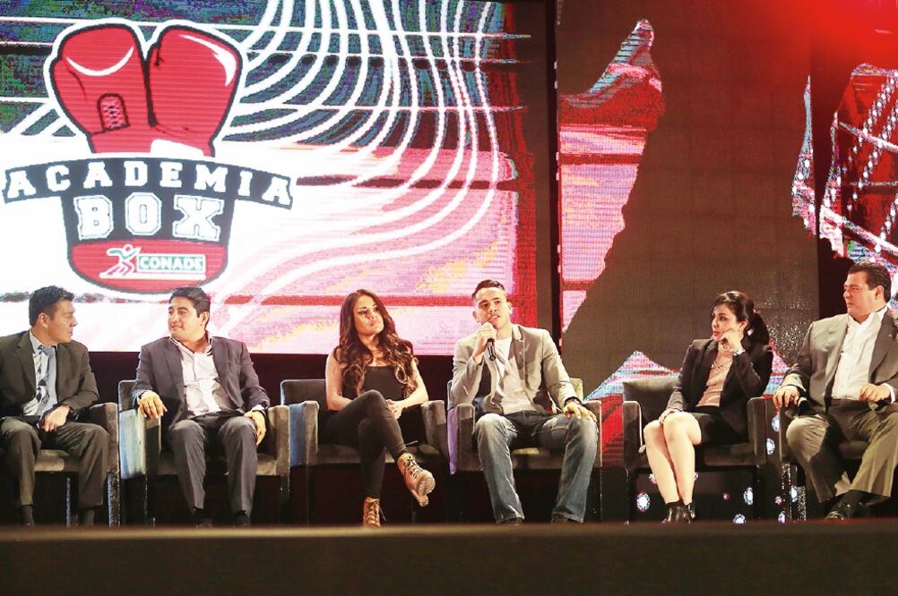 Mariana Juárez y Misael Rodríguez, en la presentación (CONADE)